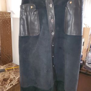 Women Gucci suede leather black skirt size 48-fits like a small